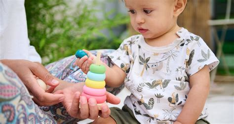 Bebeklerde Gelişim Becerileri: Hangi Aylarda Neler Yapmalı?